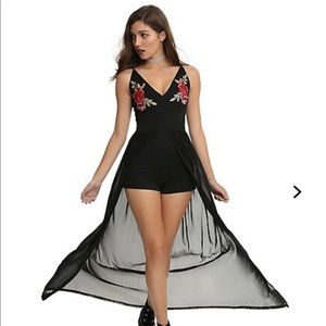NWT Hot Topic Embroidered Rose Romper Duster